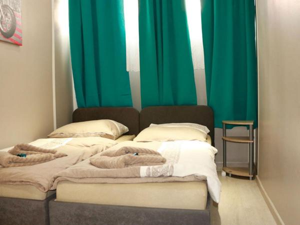 Amaya Motel : photo 8 de la chambre chambre lits jumeaux standard avec salle de bains commune