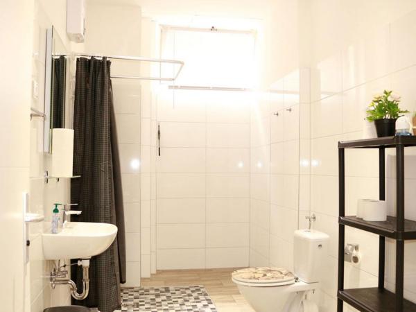 Amaya Motel : photo 3 de la chambre chambre lits jumeaux standard avec salle de bains commune