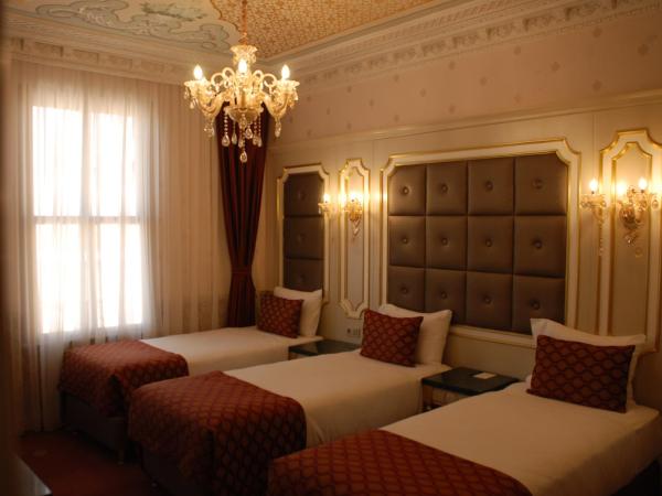 Meserret Palace Hotel - Special Category : photo 8 de la chambre suite lit king-size avec baie vitrée