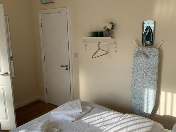 Smeaton serviced Accommodation : photo 3 de la chambre chambre double avec salle de bains privative