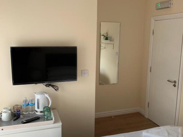 Smeaton serviced Accommodation : photo 4 de la chambre chambre double avec salle de bains privative