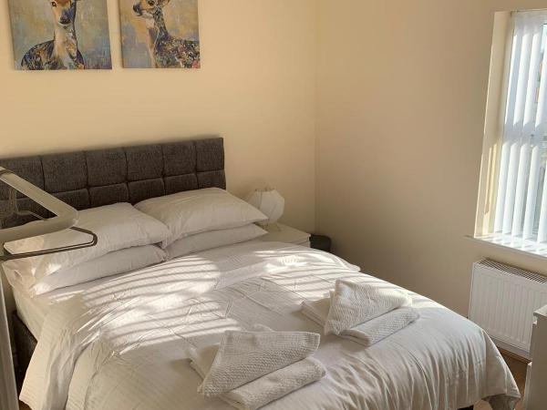 Smeaton serviced Accommodation : photo 10 de la chambre chambre double avec salle de bains privative