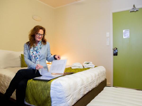 City Lodge Accommodation : photo 1 de la chambre chambre supérieure lit queen-size