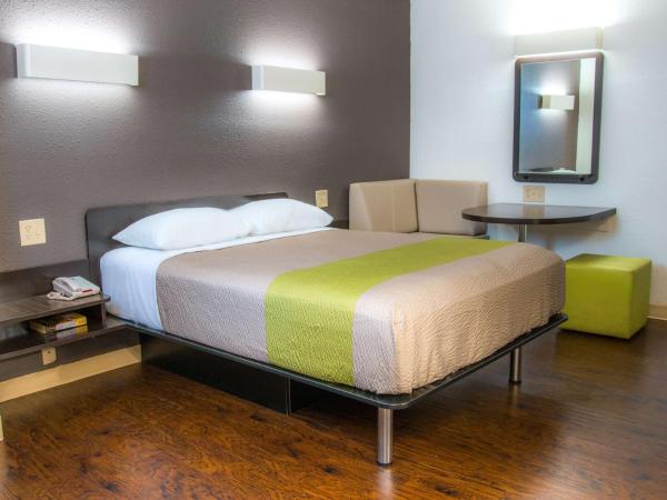 Studio 6-San Antonio, TX - Lackland AFB : photo 4 de la chambre chambre lit queen-size - non-fumeurs