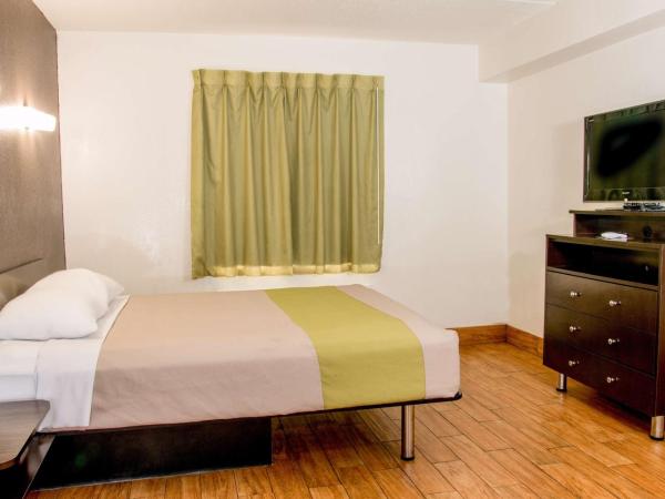Studio 6-San Antonio, TX - Lackland AFB : photo 8 de la chambre chambre lit queen-size - non-fumeurs