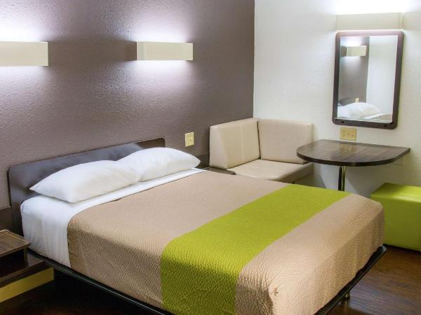 Studio 6-San Antonio, TX - Lackland AFB : photo 7 de la chambre chambre lit queen-size - non-fumeurs