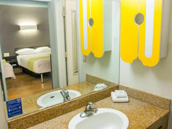 Studio 6-San Antonio, TX - Lackland AFB : photo 2 de la chambre chambre quadruple - non-fumeurs