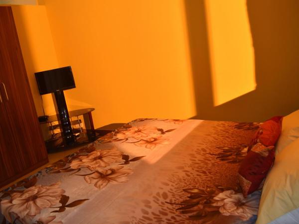 Niv Villa : photo 4 de la chambre chambre double avec baignoire spa