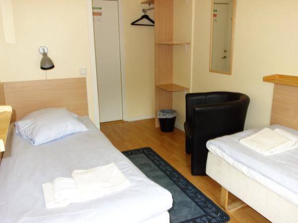 Hotell Svanen : photo 7 de la chambre chambre lits jumeaux Économique avec salle de bains commune