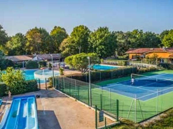 Pyla Chalet et mobilhom 6 personnes Magda : photo 2 de la chambre mobile home