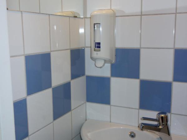 Vandrarhem Svanen : photo 8 de la chambre chambre lits jumeaux avec toilettes privatives