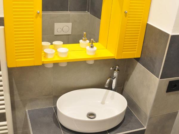Wagon-lit : photo 8 de la chambre chambre triple avec salle de bains privative