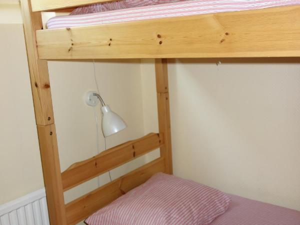 Vandrarhem Svanen : photo 6 de la chambre chambre quadruple Économique avec salle de bains commune