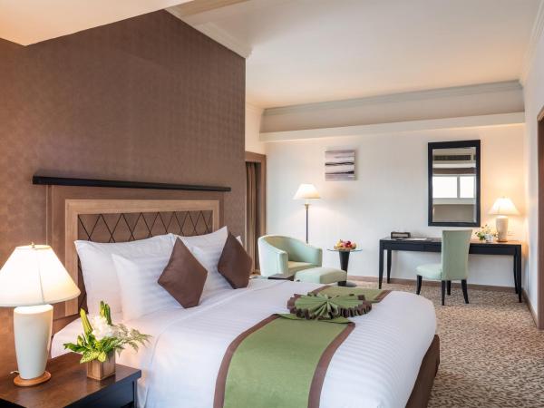 Baiyoke Sky Hotel : photo 1 de la chambre suite supérieure zone standard