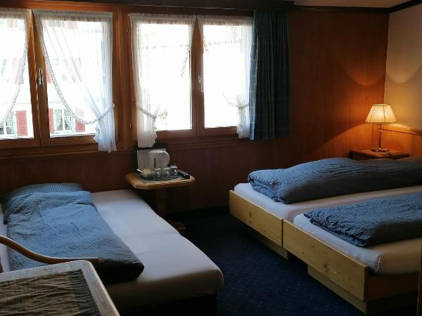 Petit Helvetia Budget Hotel : photo 2 de la chambre chambre triple