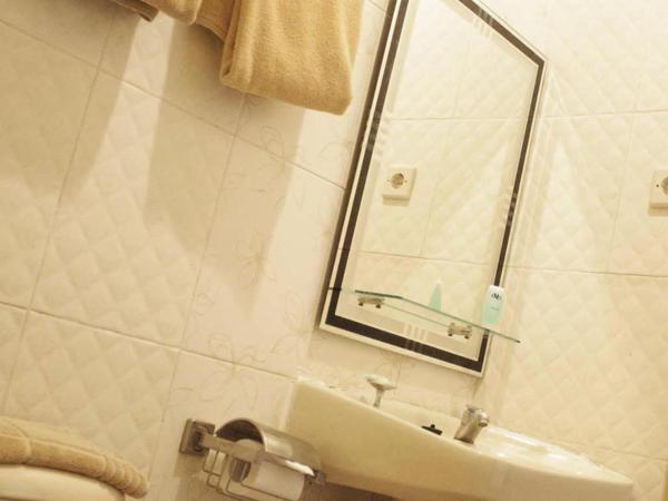 Hotel Graha DPT 33 : photo 6 de la chambre chambre lits jumeaux standard