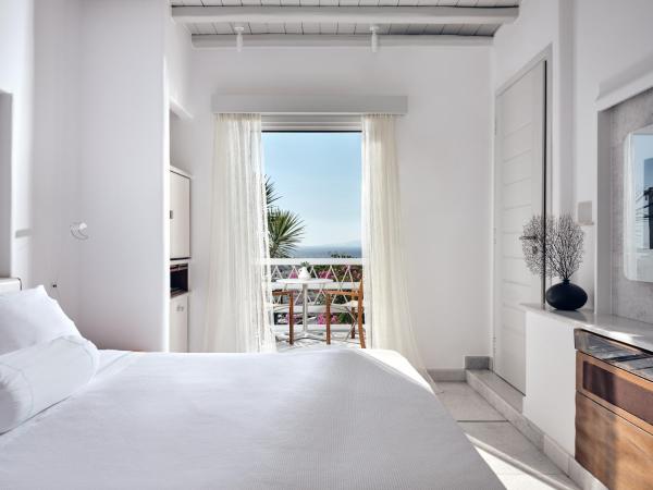 Belvedere Mykonos - Main Hotel - The Leading Hotels of the World : photo 1 de la chambre chambre double ou lits jumeaux panoramique - vue spectaculaire sur mer