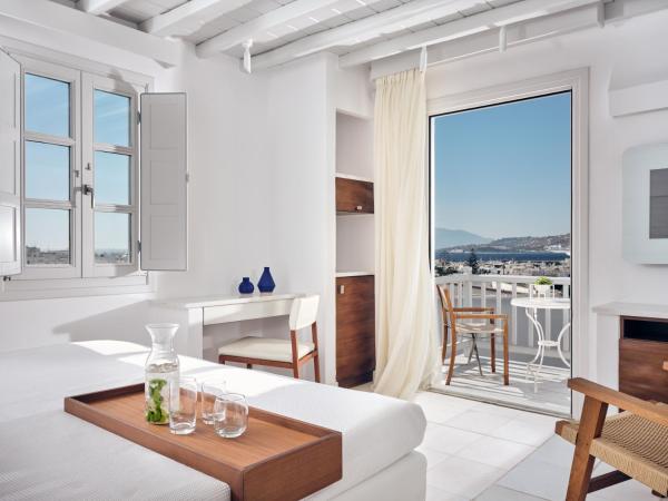 Belvedere Mykonos - Main Hotel - The Leading Hotels of the World : photo 1 de la chambre chambre double ou lits jumeaux - vue sur mer ou piscine