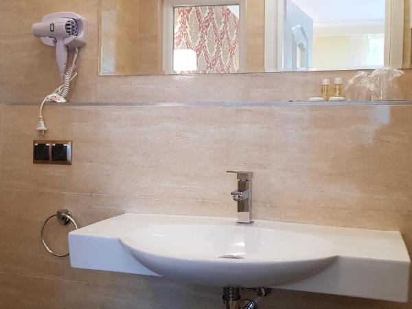 Hotel-Villa Lalee : photo 5 de la chambre chambre double ou lits jumeaux