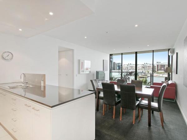 Docklands Private Collection - NEWQUAY : photo 4 de la chambre appartement newquay 2 chambres, 2 salles de bains - vue sur port de plaisance