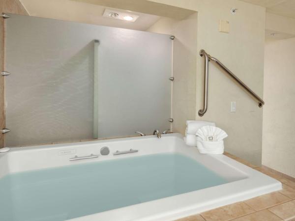 Hotel Nexus; BW Signature Collection : photo 1 de la chambre chambre lit king-size avec bain à remous