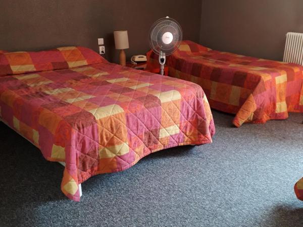 Hôtel des Jacobines : photo 2 de la chambre chambre quadruple (2 adultes + 2 enfants)