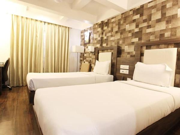 Hotel Aaram Orchard : photo 3 de la chambre chambre deluxe double ou lits jumeaux