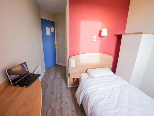 Hôtel de la Vendée : photo 1 de la chambre petite chambre (1 personne)