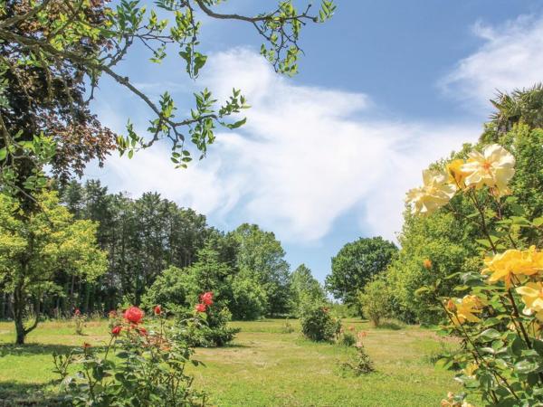Maison 4 étoiles et Studio 3 étoiles indépendants avec piscine : photo 1 de la chambre chambre double avec salle de bains privative