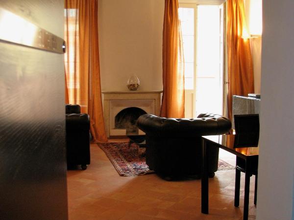 Parizzi Suites & Restaurant : photo 2 de la chambre suite 1 chambre supérieure avec vue sur la ville