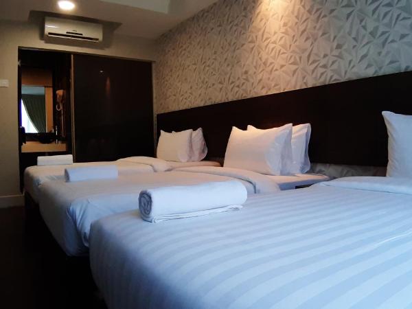 MIICO Hotel @ Mount Austin : photo 6 de la chambre chambre triple avec vue