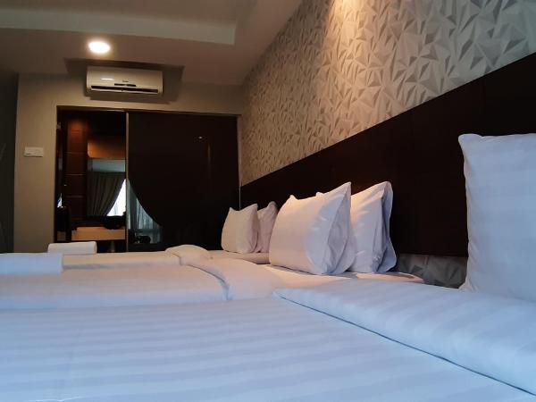 MIICO Hotel @ Mount Austin : photo 7 de la chambre chambre triple avec vue