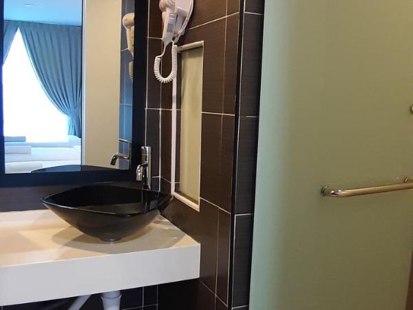 MIICO Hotel @ Mount Austin : photo 8 de la chambre chambre triple avec vue