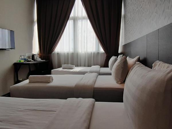 MIICO Hotel @ Mount Austin : photo 3 de la chambre chambre triple avec vue