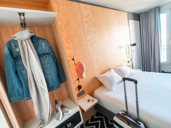 Ibis Styles Paris Place d'Italie - Butte Aux Cailles : photo 1 de la chambre suite standard avec 1 lit double et 2 lits simples
