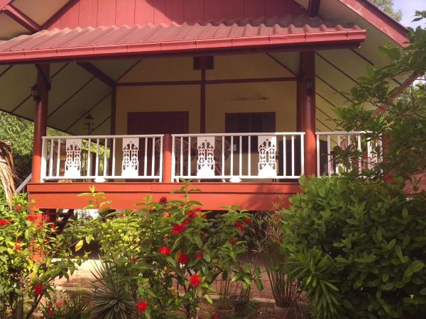Ban Sabai Sabai Guest House : photo 2 de la chambre chambre familiale - vue sur jardin