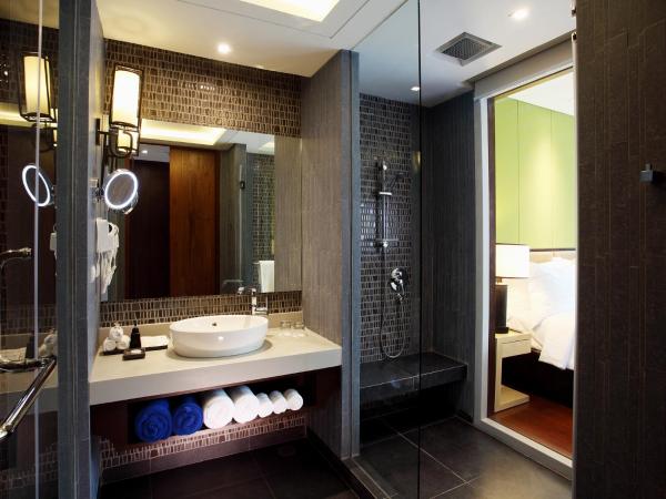 Graceland Khaolak Beachfront Resort : photo 5 de la chambre chambre double ou lits jumeaux deluxe - vue sur piscine