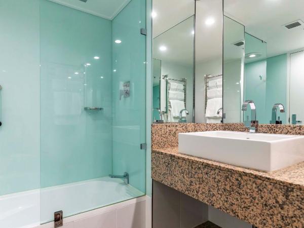 Hotel Grand Chancellor Hobart : photo 4 de la chambre chambre lit king-size - côté ville