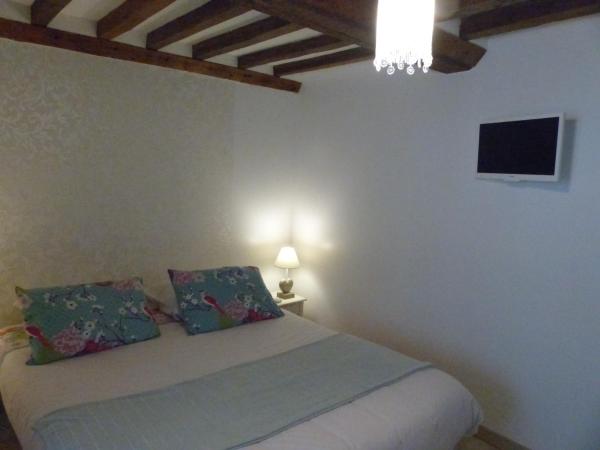 Chambre d'hôtes Logis de Saint Jean : photo 1 de la chambre chambre double confort avec douche