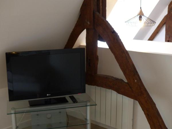 Chambre d'hôtes Logis de Saint Jean : photo 3 de la chambre chambre quadruple avec salle de bains privative