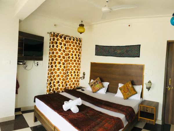 Peacock Guest House - Lake View Hotel In Udaipur : photo 10 de la chambre chambre double – vue sur lac