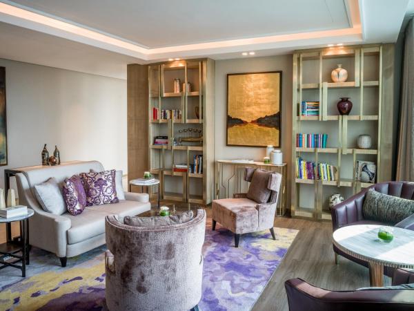 InterContinental Hotels Jakarta Pondok Indah, an IHG Hotel : photo 3 de la chambre chambre lit king-size premium - Étage club