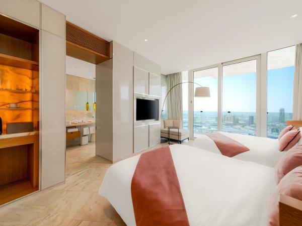FIVE Jumeirah Village : photo 2 de la chambre chambre double supérieure avec balcon