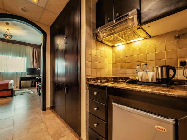 First Central Hotel Suites : photo 3 de la chambre studio lit king-size classique