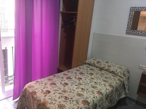 Pensión El Hidalgo : photo 1 de la chambre chambre simple avec salle de bains privative