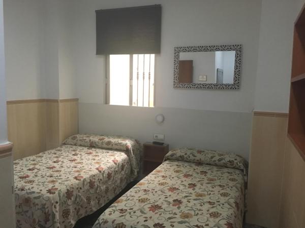 Pensión El Hidalgo : photo 2 de la chambre chambre double ou lits jumeaux avec salle de bains privative
