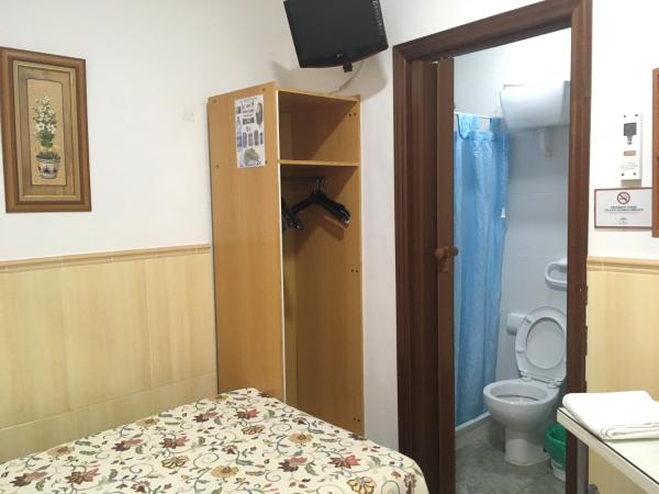 Pensión El Hidalgo : photo 3 de la chambre chambre simple avec salle de bains privative