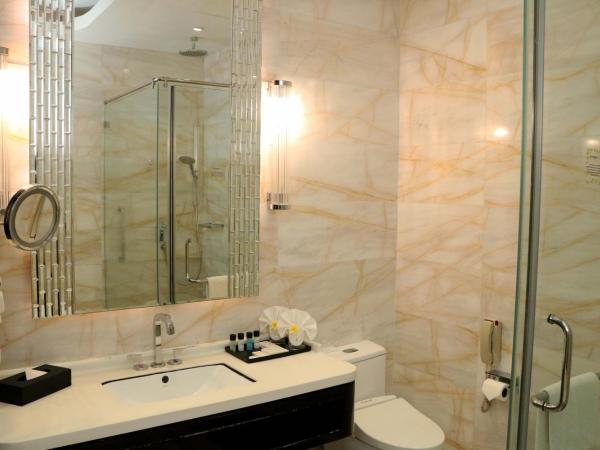 Pacific Regency Hotel Suites : photo 6 de la chambre suite premier de luxe lits jumeaux