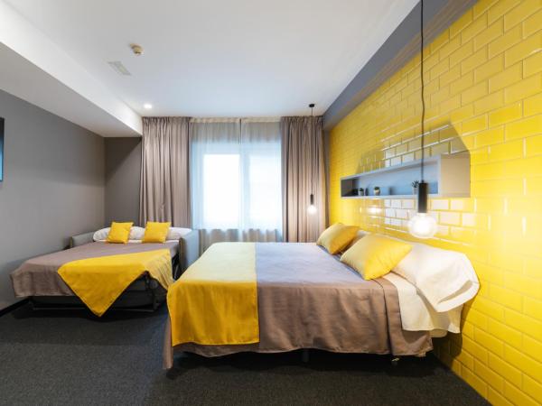 Nest Style Valencia : photo 6 de la chambre chambre double deluxe avec lit d'appoint