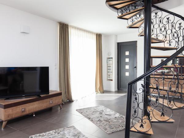 Résidence d'Azur Riou : photo 6 de la chambre appartement en duplex